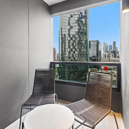 Chic 2-Bed Inner-City Abode With Bbq, Gym & Pool Melbourne Exterior photo
