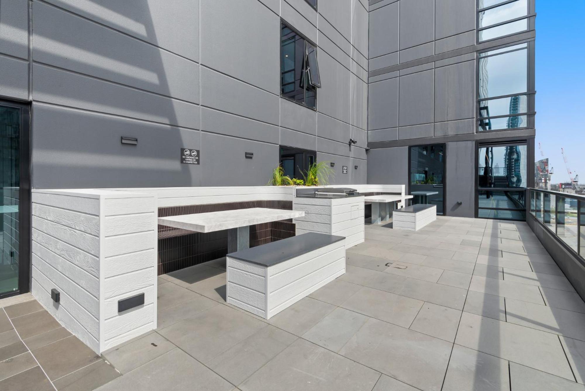 Apartment Chic 2-bed Inner-city Abode With Bbq, Gym & Pool Melbourne